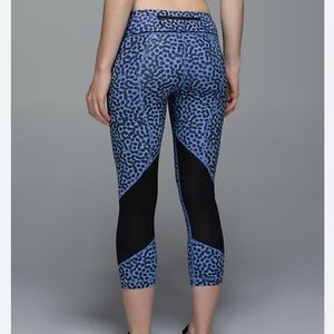 Lululemon Pace Rival Crops Ace Spot Lullaby Blue Size 6 💙